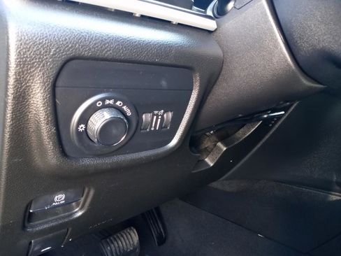 Used 2023 Jeep Grand Cherokee Altitude image 23