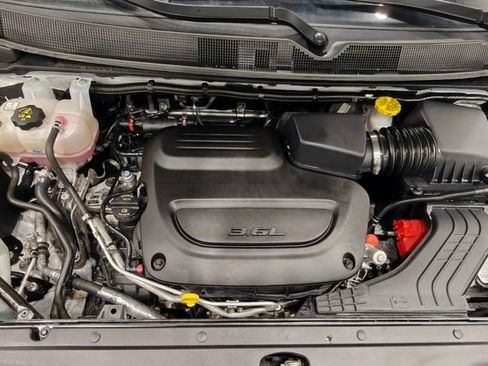 Used 2025 Chrysler Pacifica Select FWD image 62