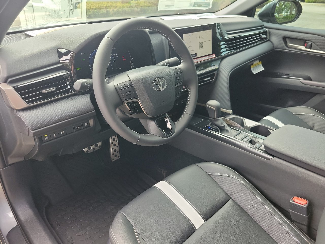 Used 2026 Toyota Camry SE FWD image 16