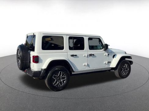 Used 2025 Jeep Wrangler Sahara image 14