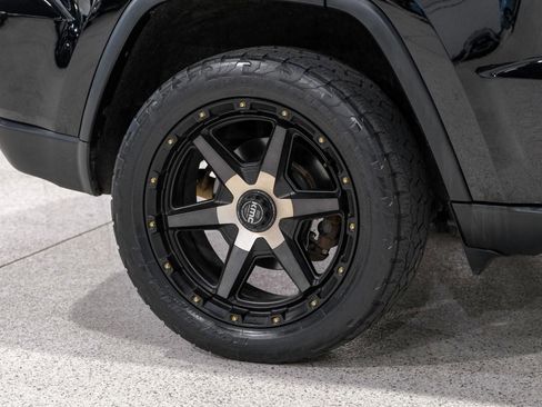 Used 2017 Jeep Grand Cherokee Limited image 53