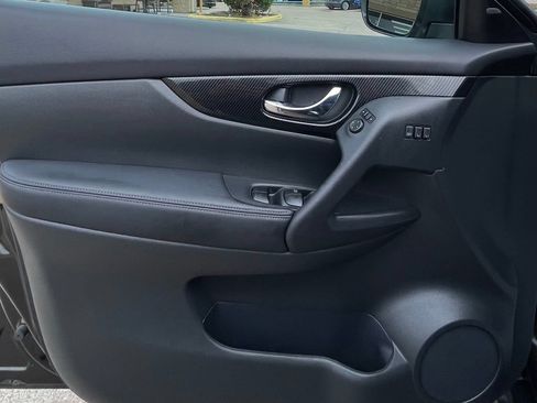 Used 2017 Nissan Rogue SL w/ SL Premium Package FWD image 33