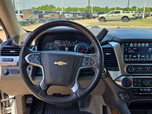 Used 2019 Chevrolet Suburban Premier RWD image 26