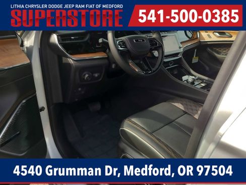 New 2026 Jeep Grand Cherokee Summit AWD/4WD image 10