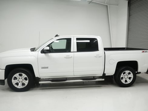 Used 2018 Chevrolet Silverado 1500 LT w/ Texas Edition AWD/4WD image 6