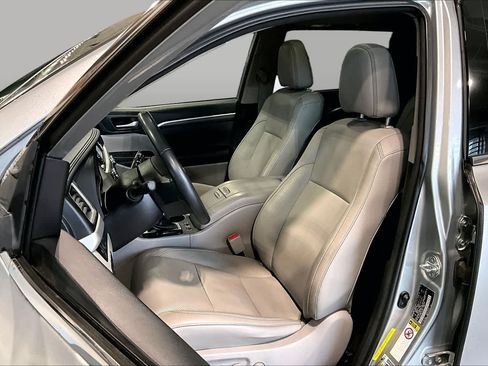 Used 2018 Toyota Highlander Limited FWD image 8