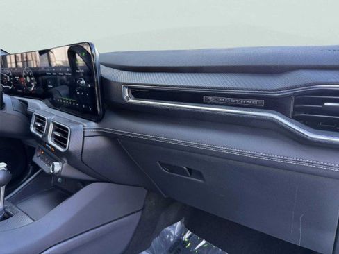 Used 2025 Ford Mustang Premium image 41