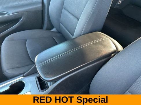 Used 2018 Chevrolet Malibu LT image 29