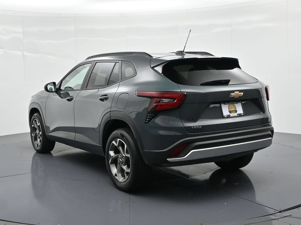 Used 2025 Chevrolet Trax LT FWD image 8