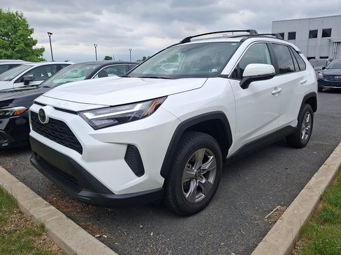 Used 2025 Toyota RAV4 XLE AWD/4WD image 3