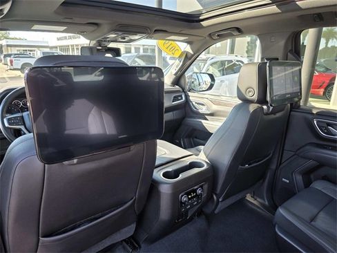 Used 2021 Chevrolet Suburban Z71 w/ Luxury Package image 11
