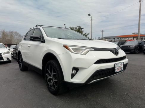 Used 2018 Toyota RAV4 SE w/ Power Extra Value Package image 3