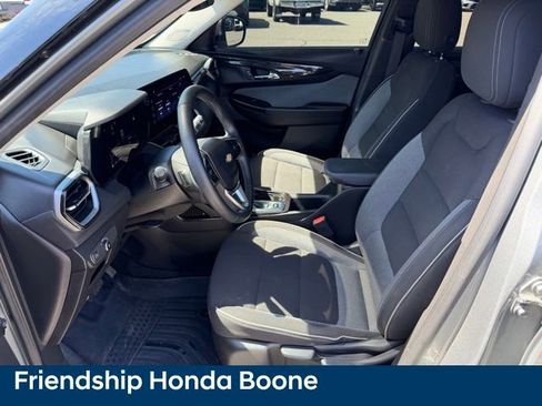 Used 2024 Chevrolet TrailBlazer LT w/ LT Cold Weather Package image 16