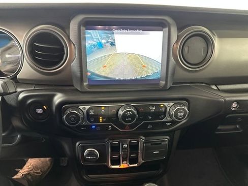 Used 2023 Jeep Wrangler Unlimited w/ Sun & Screen Package image 22