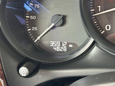 Certified 2023 Porsche Macan image 26