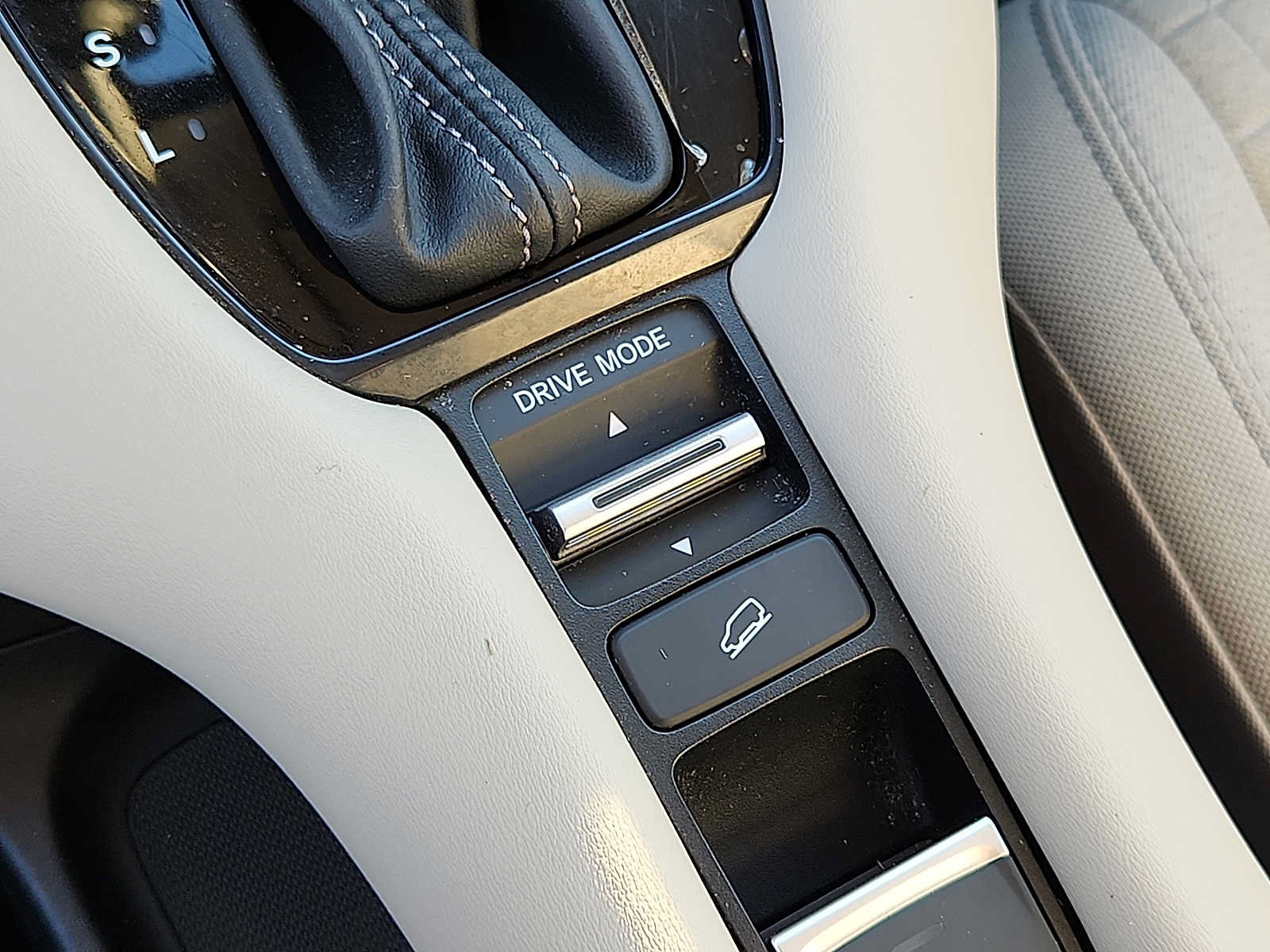 Certified 2024 Honda HR-V LX image 25