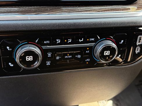 Used 2024 Chevrolet Silverado 2500 LT AWD/4WD image 33