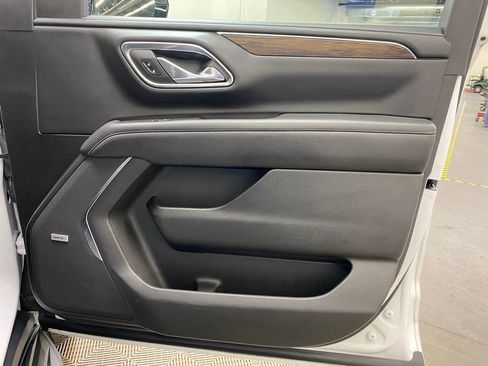 Used 2023 Chevrolet Suburban Premier image 14
