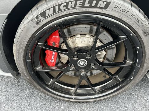 Used 2018 Ford Mustang Shelby GT350R w/ GT350R Equipment Group 920A RWD image 9