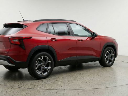 Used 2025 Chevrolet Trax LT w/ LT Convenience Package image 9