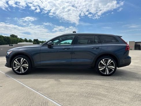 Certified 2025 Volvo V60 B5 Cross Country Plus AWD/4WD image 5