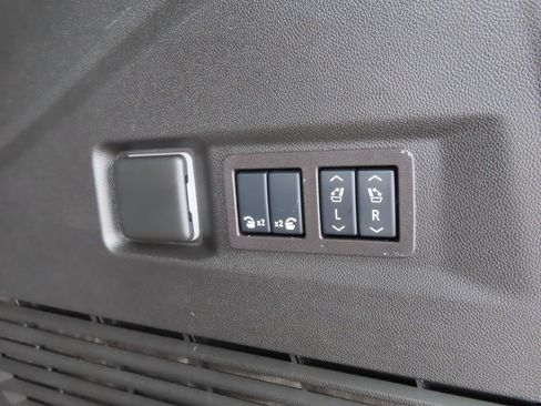 Used 2024 GMC Yukon Denali Ultimate image 20