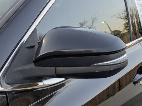 Used 2015 Toyota Highlander Limited Platinum image 12