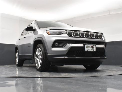 Used 2022 Jeep Compass Latitude image 19