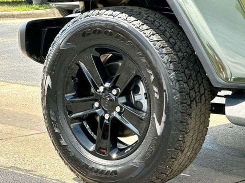 Used 2020 Jeep Wrangler Unlimited Sahara AWD/4WD image 11