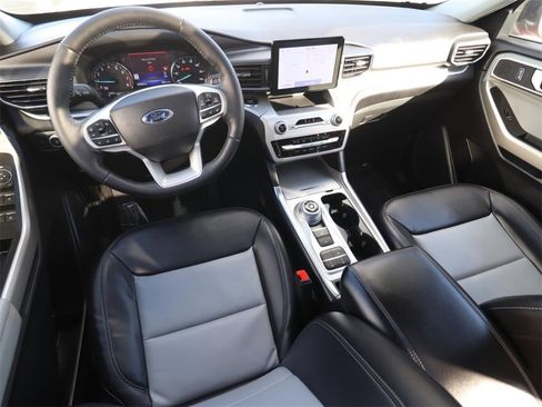 Certified 2022 Ford Explorer XLT w/ Equipment Group 202A image 8