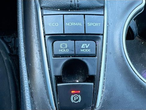 Used 2022 Toyota Camry LE image 18