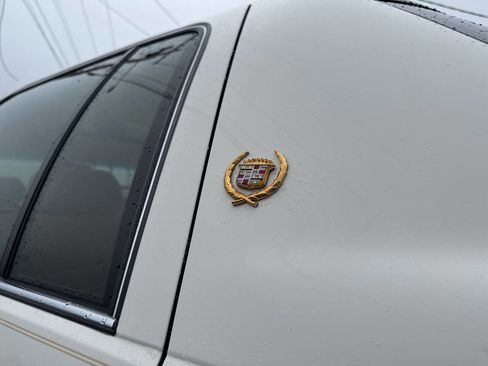 Used 1995 Cadillac De Ville Base 4dr Sedan image 3