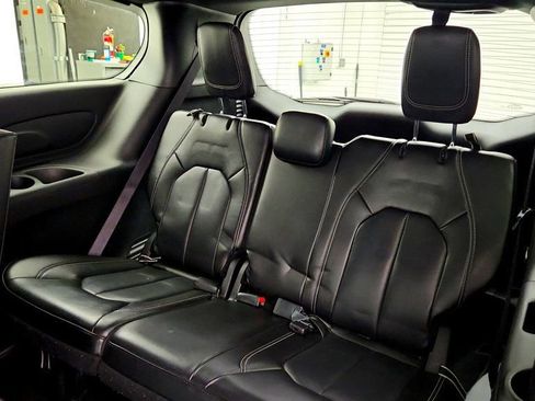 Used 2024 Chrysler Pacifica Limited FWD image 23