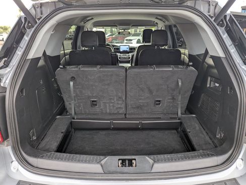 Used 2022 Ford Explorer XLT w/ Equipment Group 202A image 27