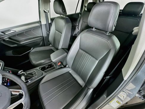 Used 2023 Volkswagen Tiguan SE FWD image 32