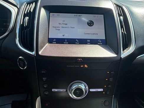 Used 2020 Ford Edge Titanium image 19