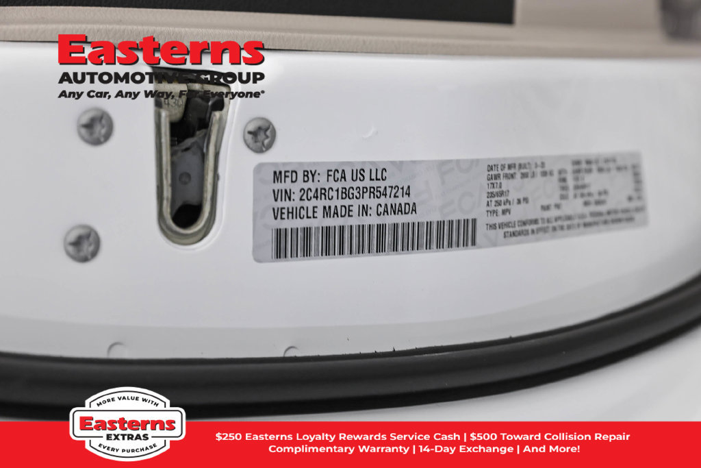 Used 2023 Chrysler Pacifica Touring-L FWD image 34