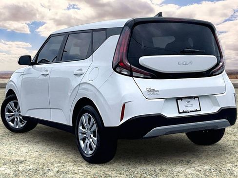 Used 2023 Kia Soul LX FWD image 4