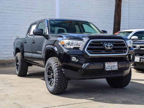 Used 2019 Toyota Tacoma SR5 RWD image 3