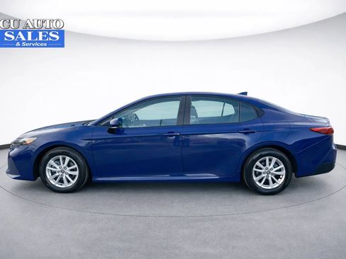 Used 2025 Toyota Camry LE image 4