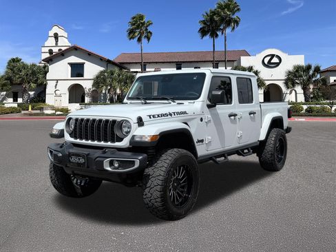 Used 2025 Jeep Gladiator Sport AWD/4WD image 5