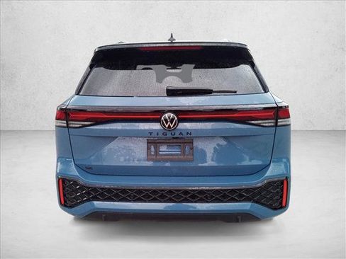 Used 2025 Volkswagen Tiguan SE R-Line FWD image 6
