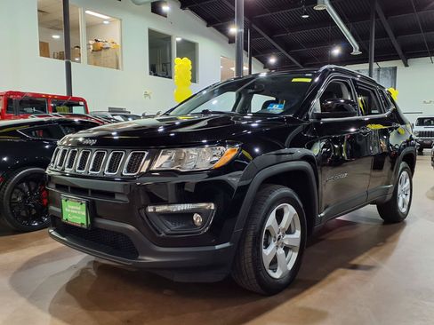 Certified 2020 Jeep Compass Latitude w/ Cold Weather Group AWD/4WD image 3