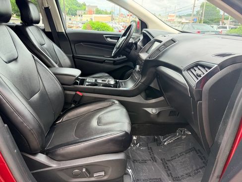 Used 2019 Ford Edge Titanium w/ Equipment Group 301A AWD/4WD image 17