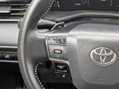 Used 2025 Toyota Camry SE image 23