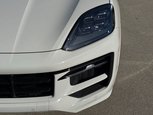 New 2026 Porsche Cayenne GTS AWD/4WD image 11