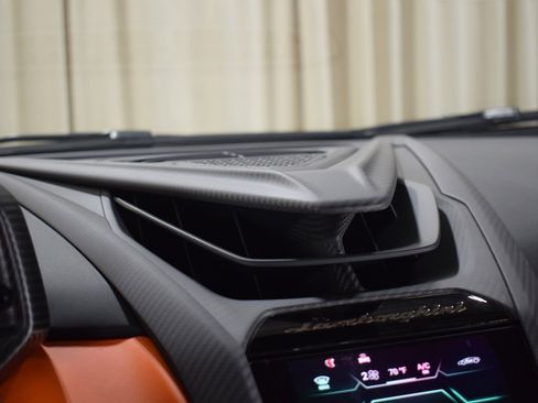 Used 2025 Lamborghini Revuelto image 28