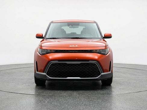 Used 2025 Kia Soul LX w/ LX Technology Package FWD image 2
