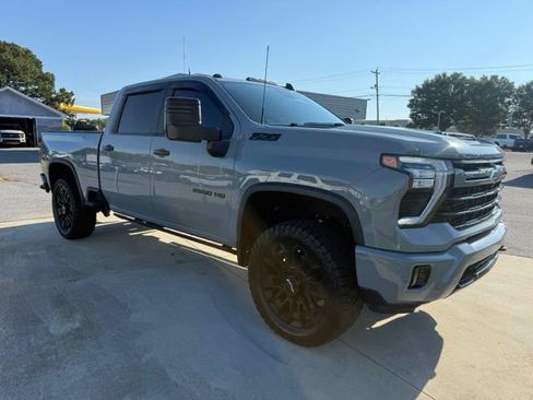 Used 2024 Chevrolet Silverado 2500 LT w/ Z71 Sport Edition AWD/4WD image 3