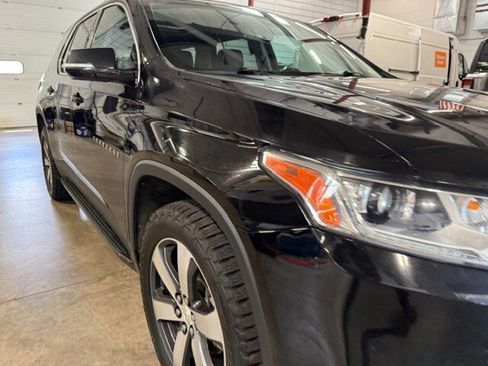 Used 2018 Chevrolet Traverse LT w/ LPO, 'HIT The Road' Package AWD/4WD image 3